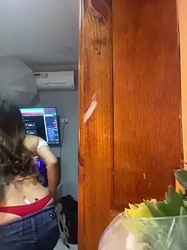 Snapshot of Emma-Conti chatting on January 29, 1:07 pm Emma-Conti online show from January 29, 1:07 pm