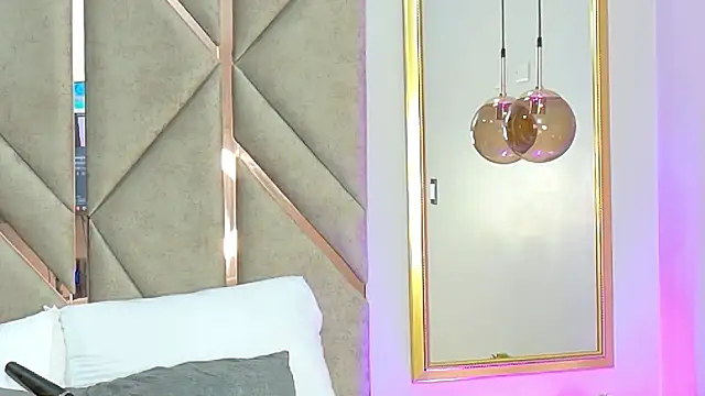 Snapshot of Emma-Conti chatting on March 4, 12:44 pm Emma-Conti online show from March 4, 12:44 pm