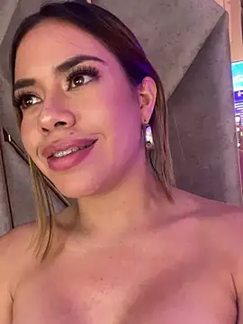 Snapshot of Emma-Conti chatting on March 7, 10:10 pm Emma-Conti online show from March 7, 10:10 pm