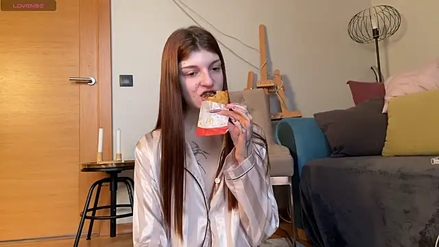 Snapshot of Bunny_ShyGirl chatting on October 9, 6:44 am Bunny ShyGirl online show from October 9, 6:44 am