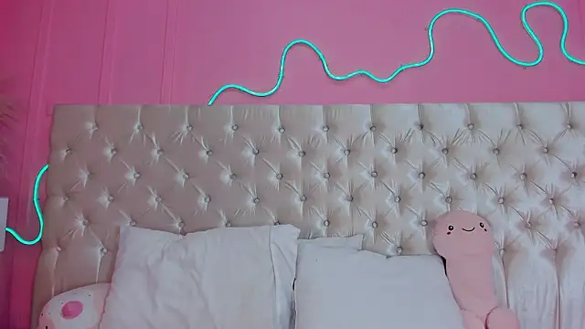 Julieta Cortes   online show from February 23, 12:02 pm