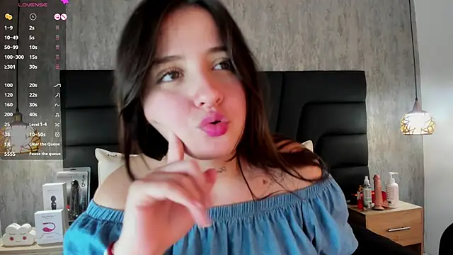 Snapshot of Sabrina_Lennox chatting on February 7, 1:47 am Sabrina Lennox online show from February 7, 1:47 am