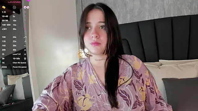 Snapshot of Sabrina_Lennox chatting on February 8, 10:40 pm Sabrina Lennox online show from February 8, 10:40 pm