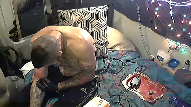 TheOneYouLove69 online show from February 18, 9:00 pm