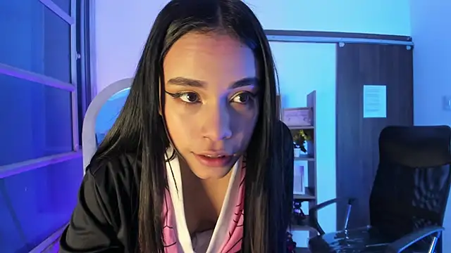 Jasmin Skinny online show from October 31, 3:40 am