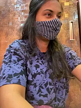 Snapshot of HaaniKaur chatting on January 6, 7:42 am HaaniKaur online show from January 6, 7:42 am