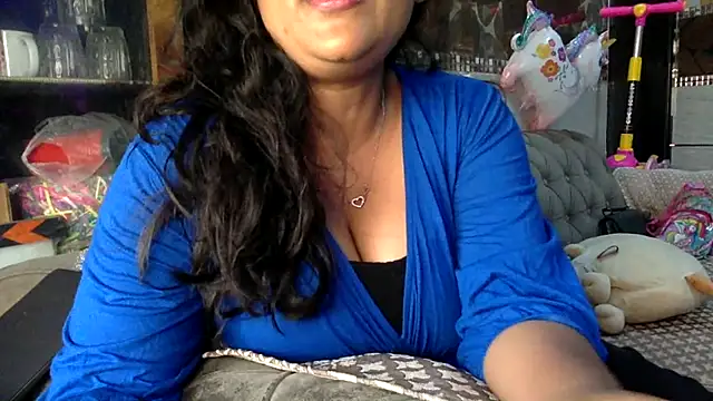 Snapshot of HaaniKaur chatting on May 6, 7:35 am HaaniKaur online show from May 6, 7:35 am