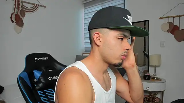 mateoleonee online show from March 4, 7:42 pm