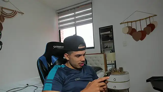 mateoleonee online show from March 14, 8:47 pm