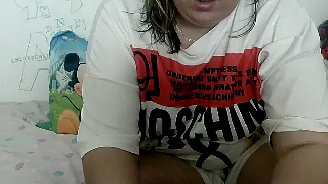 Snapshot of VixenBya chatting on December 22, 11:11 am VixenBya online show from December 22, 11:11 am