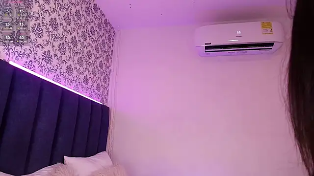 Snapshot of AmberMoss_ chatting on March 7, 3:40 am AmberMoss online show from March 7, 3:40 am