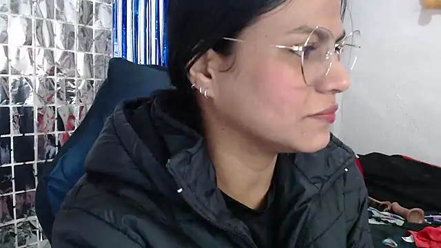 SweetAlmaa online show from September 25, 9:35 am