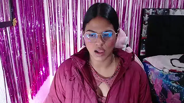 Snapshot of SweetAlmaa chatting on April 27, 10:24 am SweetAlmaa online show from April 27, 10:24 am
