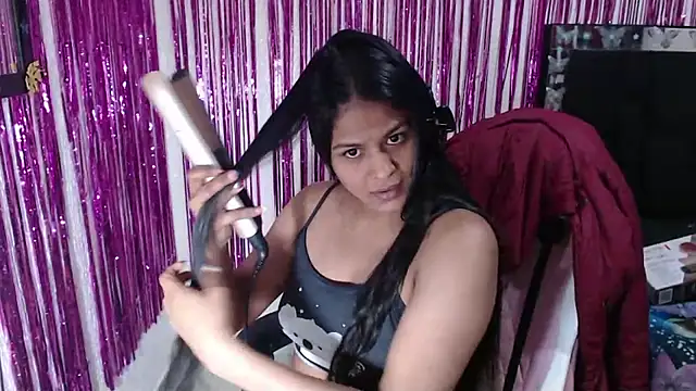 Snapshot of SweetAlmaa chatting on April 27, 10:30 pm SweetAlmaa online show from April 27, 10:30 pm