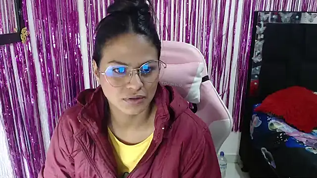 Snapshot of SweetAlmaa chatting on April 30, 9:59 am SweetAlmaa online show from April 30, 9:59 am