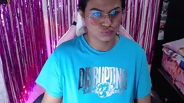Snapshot of SweetAlmaa chatting on May 1, 12:21 pm SweetAlmaa online show from May 1, 12:21 pm