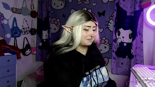 Snapshot of lussyevans24 chatting on January 19, 4:16 am lussyevans24 online show from January 19, 4:16 am