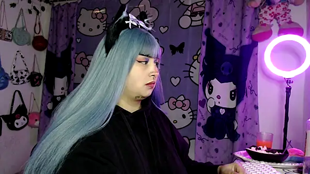 Snapshot of lussyevans24 chatting on February 2, 5:06 am lussyevans24 online show from February 2, 5:06 am