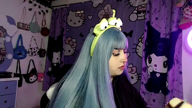 Snapshot of lussyevans24 chatting on February 3, 6:22 am lussyevans24 online show from February 3, 6:22 am