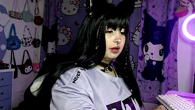 Snapshot of lussyevans24 chatting on February 7, 2:48 am lussyevans24 online show from February 7, 2:48 am