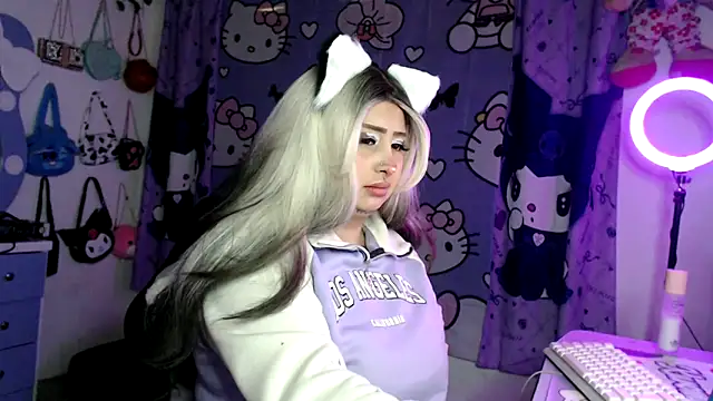 Snapshot of lussyevans24 chatting on February 11, 6:18 am lussyevans24 online show from February 11, 6:18 am