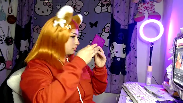 Snapshot of lussyevans24 chatting on February 12, 4:29 am lussyevans24 online show from February 12, 4:29 am