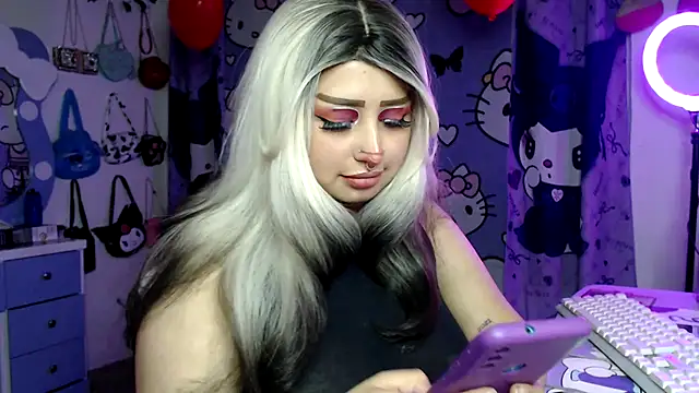 Snapshot of lussyevans24 chatting on February 20, 6:26 am lussyevans24 online show from February 20, 6:26 am