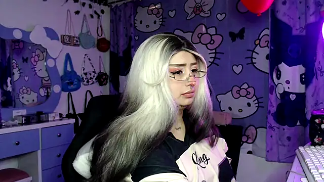 Snapshot of lussyevans24 chatting on February 25, 4:00 am lussyevans24 online show from February 25, 4:00 am