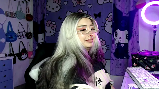 Snapshot of lussyevans24 chatting on February 26, 3:16 am lussyevans24 online show from February 26, 3:16 am