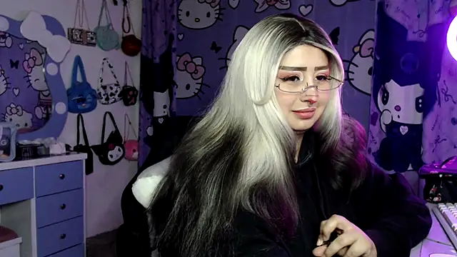 Snapshot of lussyevans24 chatting on February 27, 3:17 am lussyevans24 online show from February 27, 3:17 am