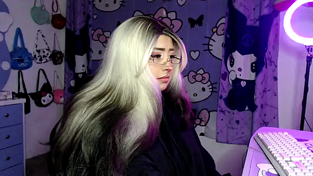 Snapshot of lussyevans24 chatting on February 28, 3:40 am lussyevans24 online show from February 28, 3:40 am