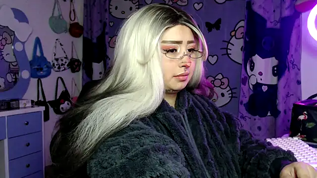 Snapshot of lussyevans24 chatting on March 1, 2:13 am lussyevans24 online show from March 1, 2:13 am