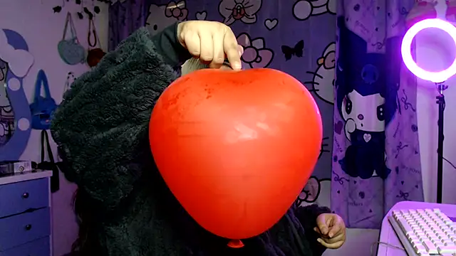 Snapshot of lussyevans24 chatting on March 2, 2:36 am lussyevans24 online show from March 2, 2:36 am