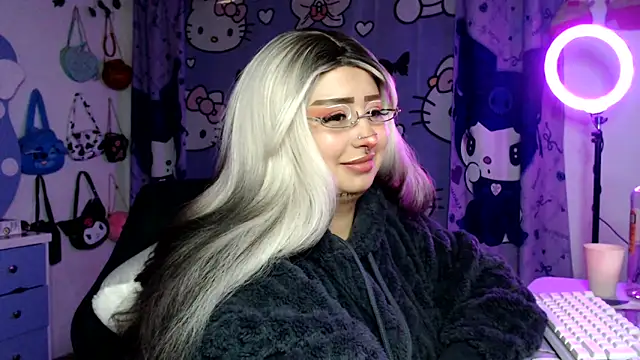 Snapshot of lussyevans24 chatting on March 2, 5:08 am lussyevans24 online show from March 2, 5:08 am