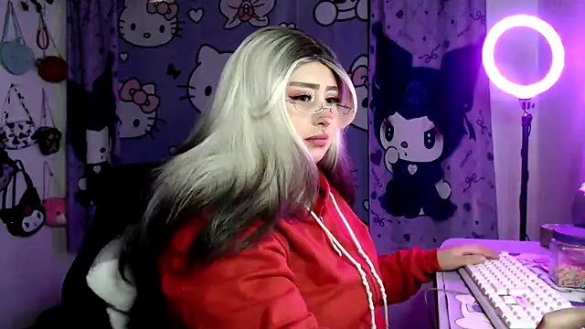 lussyevans24 online show from March 28, 1:05 am