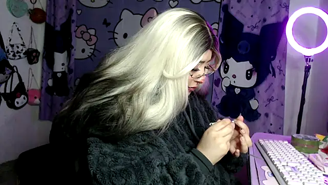 lussyevans24 online show from April 4, 1:37 am