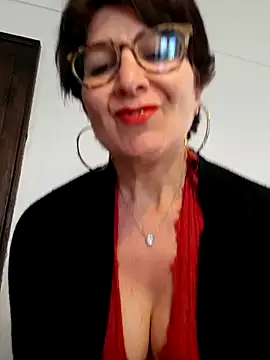 Snapshot of Viola8p chatting on May 14, 2:57 pm Viola8p online show from May 14, 2:57 pm