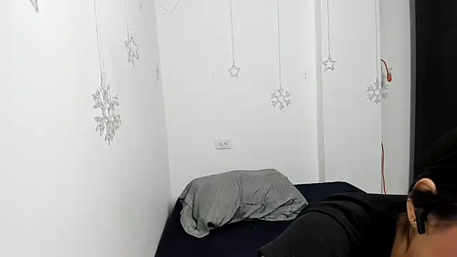 monse 02 online show from February 15, 2:03 pm