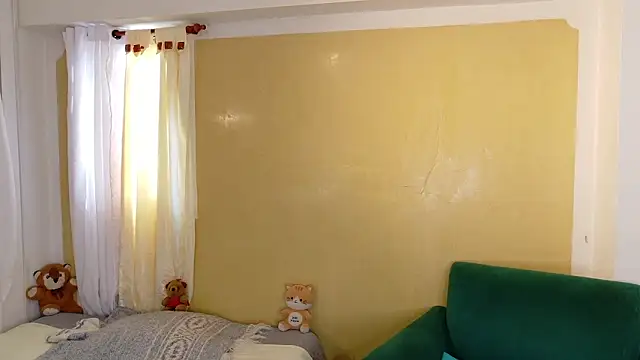 kittyzenn online show from February 10, 9:30 pm