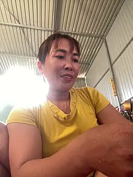 Snapshot of Linaannn chatting on March 3, 9:55 am Linaannn online show from March 3, 9:55 am
