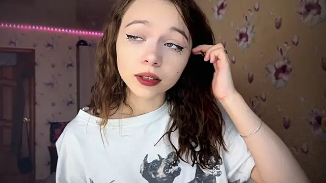 Snapshot of _SofiaBrown chatting on December 5, 12:08 am  SofiaBrown online show from December 5, 12:08 am