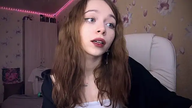 Snapshot of _SofiaBrown chatting on February 21, 3:32 pm  SofiaBrown online show from February 21, 3:32 pm