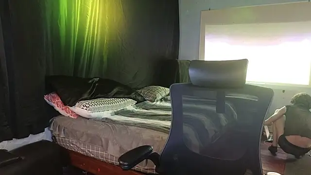 april show her online show from May 9, 11:32 pm