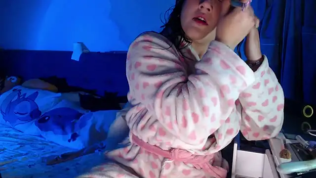 Snapshot of luna_palmerau chatting on April 15, 12:34 pm luna palmerau online show from April 15, 12:34 pm