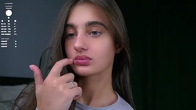 Snapshot of PiquingOgalala chatting on February 6, 1:10 am PiquingOgalala online show from February 6, 1:10 am