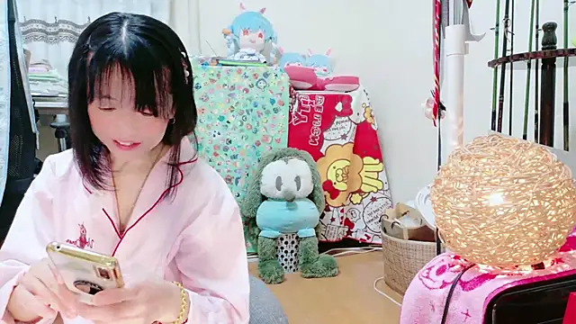 Snapshot of renapiyon8182 chatting on February 14, 7:33 pm renapiyon8182 online show from February 14, 7:33 pm