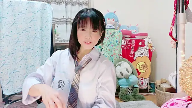 Snapshot of renapiyon8182 chatting on March 6, 7:32 pm renapiyon8182 online show from March 6, 7:32 pm