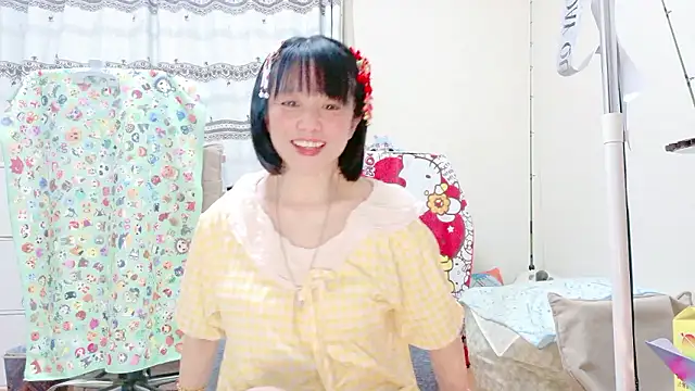 Snapshot of renapiyon8182 chatting on May 22, 8:25 pm renapiyon8182 online show from May 22, 8:25 pm