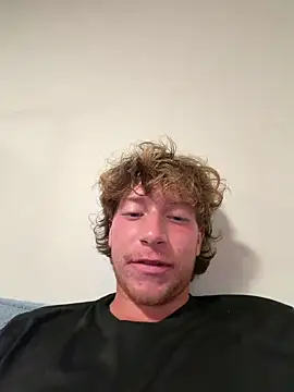 Snapshot of Daddymaddy077 chatting on April 29, 12:27 am Daddymaddy077 online show from April 29, 12:27 am