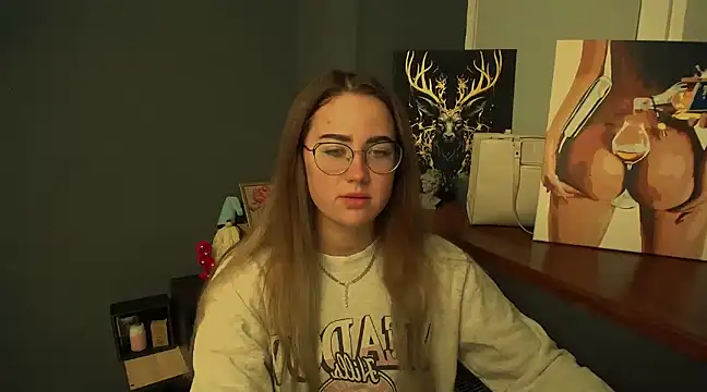 Snapshot of luxie_milady chatting on January 6, 9:41 am luxie milady online show from January 6, 9:41 am